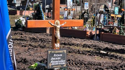У Тернополі попрощалися із загиблим бійцем Василем Огірком У Тернополі попрощалися із загиблим бійцем Василем Огірком