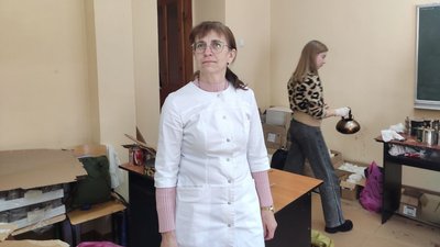 "Зігрій захисників теплом": у Тернополі студенти-медики виготовляють окопні свічки "Зігрій захисників теплом": у Тернополі студенти-медики виготовляють окопні свічки