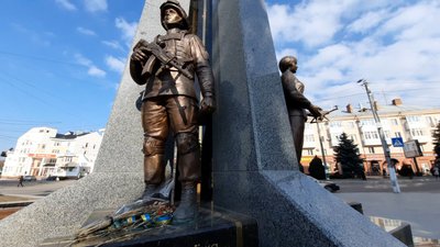 Житомиряни долучилися до Всеукраїнської хвилини мовчання Житомиряни долучилися до Всеукраїнської хвилини мовчання