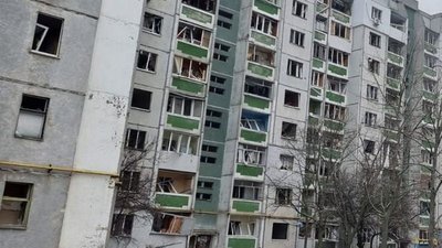 Російські війська завдали ракетний удар по багатоповерховому житловому масиву у центрі Чернігова Російські війська завдали ракетний удар по багатоповерховому житловому масиву у центрі Чернігова