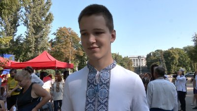 У Луцьку вперше відбувся "Забіг у вишиванках" на підтримку Збройних сил України