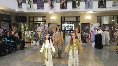 “Це ексклюзивне видання”. Керівниця сумської дизайн-студії "ART'elь moda" представила однойменну фотокнигу “Це ексклюзивне видання”. Керівниця сумської дизайн-студії "ART'elь moda" представила однойменну фотокнигу