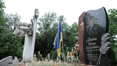 Зірки, серпи та червоноармійці: скільки на Буковині радянських пам'яток та чи планують їх зносити Зірки, серпи та червоноармійці: скільки на Буковині радянських пам'яток та чи планують їх зносити