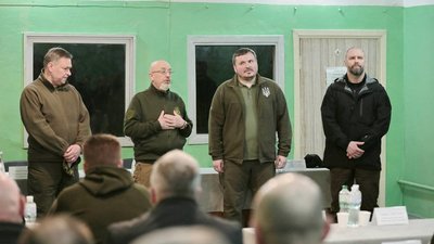Міністр оборони України подивився, як тестують танк "Оплот" на Харківщині Міністр оборони України подивився, як тестують танк "Оплот" на Харківщині