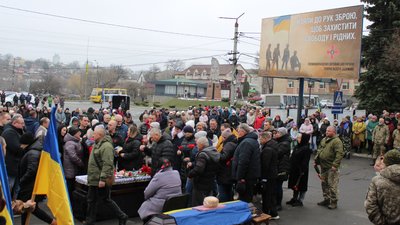 Життя обірвалося під час служби: на Черкащині в останню путь провели сержанта Життя обірвалося під час служби: на Черкащині в останню путь провели сержанта