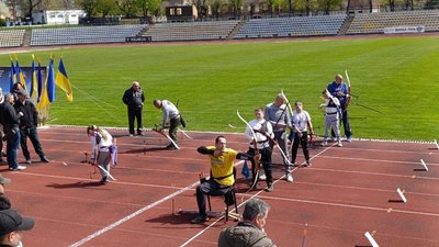 Ветерани стріляли з лука, черкаси