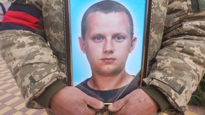 Суми, поховали воїна Олексія Денисенка