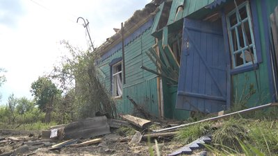 Жителі Коростеня на Житомирщині подають заявки на відшкодування за пошкоджене авіаударами житло Жителі Коростеня на Житомирщині подають заявки на відшкодування за пошкоджене авіаударами житло