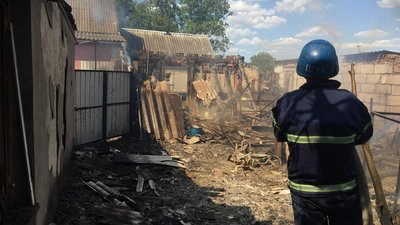 На Миколаївщині за добу сталися 17 пожеж, чотири з них — через обстріли російськими військами На Миколаївщині за добу сталися 17 пожеж, чотири з них — через обстріли російськими військами