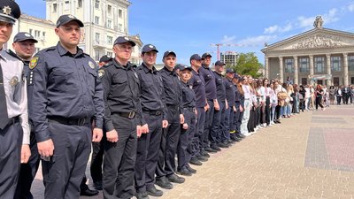 На Театральному майдані в Тернополі відбуваються урочистості На Театральному майдані в Тернополі відбуваються урочистості
