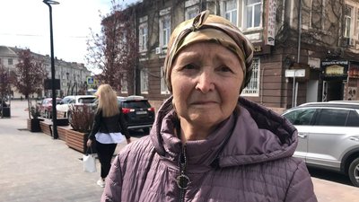 Не прижилися: у Тернополі червонолисті клени замінили на сливи