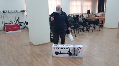 Велосипеди, електросамокати та телевізори: на Закарпатті за повну вакцинацію люди отримали призи Велосипеди, електросамокати та телевізори: на Закарпатті за повну вакцинацію люди отримали призи