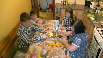 Рідний дім – згорів: бучанка, яка опікується трьома дітьми, оселилася в Луцьку