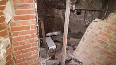 У Полтаві на вулиці Європейській затоплює підвал чотириповерхового будинку У Полтаві на вулиці Європейській затоплює підвал чотириповерхового будинку