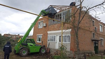 Зруйновані будинки та АЗС, загиблий та травмовані, відсутні електрика і газ: наслідки буревію в Бурині на Сумщині Зруйновані будинки та АЗС, загиблий та травмовані, відсутні електрика і газ: наслідки буревію в Бурині на Сумщині