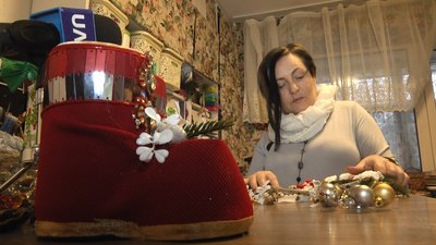 Житомирянка Людмила Лавренчук показала, як виготовити різдвяне віконце Житомирянка Людмила Лавренчук показала, як виготовити різдвяне віконце