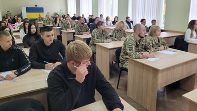 Студенти разом із прикордонниками писали радіодиктант національної єдності у Луцьку писали Студенти разом із прикордонниками писали радіодиктант національної єдності у Луцьку писали