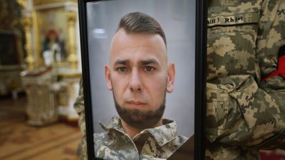 У Луцьку попрощалися з 46-річним військовослужбовцем Євгеном Писаренком У Луцьку попрощалися з 46-річним військовослужбовцем Євгеном Писаренком