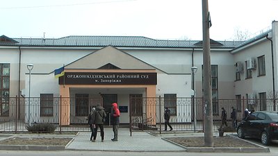 Сторона захисту наполягає на закритті справи про пошкоджені намети політичної партії в Запоріжжі