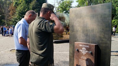 У Дніпрі вшанували пам’ять загиблих захисників України – фоторепортаж У Дніпрі вшанували пам’ять загиблих захисників України – фоторепортаж