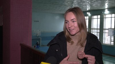 "Українські дівчата будуть боротися до кінця". Сумські спортсменки про "бронзу" на чемпіонаті Європи з індорхокею "Українські дівчата будуть боротися до кінця". Сумські спортсменки про "бронзу" на чемпіонаті Європи з індорхокею