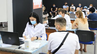 За минулу добу від COVID-19 вакцинували понад 2 тисячі мешканців Одеси За минулу добу від COVID-19 вакцинували понад 2 тисячі мешканців Одеси
