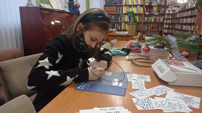 У Тернополі вчилися виготовляти новорічні іграшки за допомогою 3D ручки