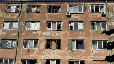 "Я лежала і рахувала вибухи — десять, дванадцять. Все закінчилось на двадцятому". Херсонці розповіли про обстріли міста "Я лежала і рахувала вибухи — десять, дванадцять. Все закінчилось на двадцятому". Херсонці розповіли про обстріли міста