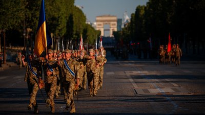 Українські військовослужбовці, День взяття Бастилії