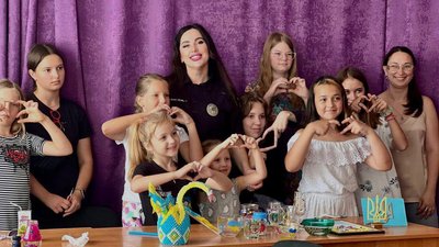 Ювенальні поліцейські Херсонської області провели майстер-клас для дітей-переселенців