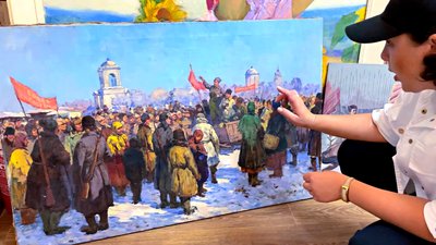 Вишитий Ленін та годинник з Авророю: у Прилуках відкривають музей радянської пропаганди Вишитий Ленін та годинник з Авророю: у Прилуках відкривають музей радянської пропаганди