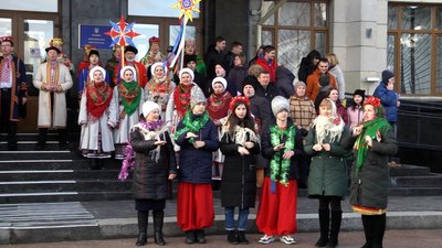 У Житомирі більше 100 людей спільно заспівали колядку "Нова радість стала" У Житомирі більше 100 людей спільно заспівали колядку "Нова радість стала"