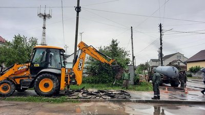 У Житомирі продовжують ліквідовувати пориви мережі водопостачання