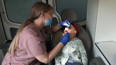 Як у Чернівцях працює дитяча стоматологічна бригада Як у Чернівцях працює дитяча стоматологічна бригада