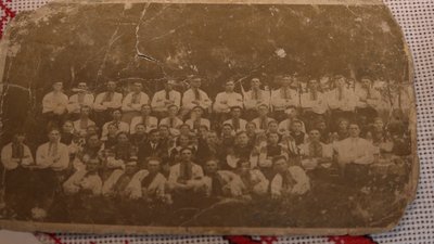 Таємне весілля, дитина з криївки та заповіт. Як чотири покоління підпільників УПА Cулими та Калини воюють за Україну Таємне весілля, дитина з криївки та заповіт. Як чотири покоління підпільників УПА Cулими та Калини воюють за Україну