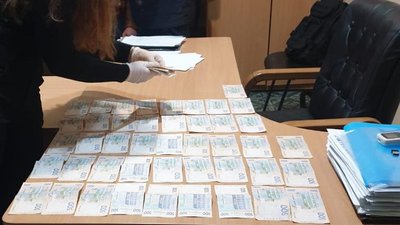 Дніпропетровщина: затримали двох громадян Російської Федерації, які пропонували хабар поліцейському