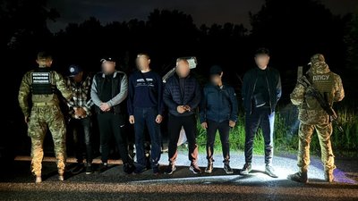 Поблизу кордону з Угорщиною прикордонники затримали шістьох чоловіків