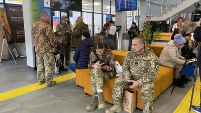 У Полтаві в центрі "Дія.Бізнес" відкрили Центр рекрутингу української армії У Полтаві в центрі "Дія.Бізнес" відкрили Центр рекрутингу української армії