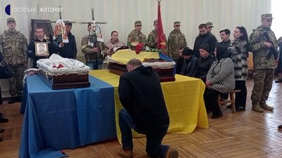 У Бердичеві на Житомирщині попрощалися із двома загиблими воїнами 95 бригади