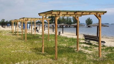 На черкаських пляжах встановлюють перголи