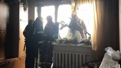У сумській багатоповерхівці горів балкон. У квартирі була дитина (ФОТО)