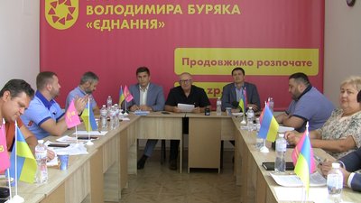 У Запоріжжі зірвалися 5 сесій міськради. Медики просять Зеленського втрутитись