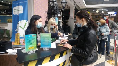 Перший день "червоної" зони карантину на Херсонщині: як жителі області дотримуються обмежень Перший день "червоної" зони карантину на Херсонщині: як жителі області дотримуються обмежень
