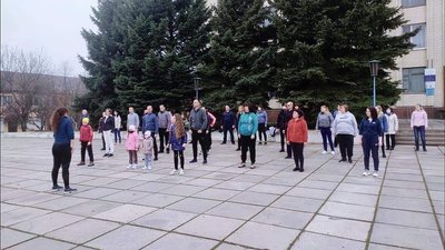 Спорт для всіх. У Бобринці провели ранкову руханку Спорт для всіх. У Бобринці провели ранкову руханку