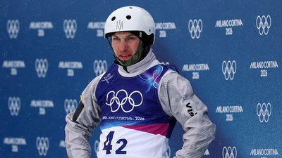 Олександр Окіпнюк у фіналі командних змагань з лижної акробатики Олімпіади-2026