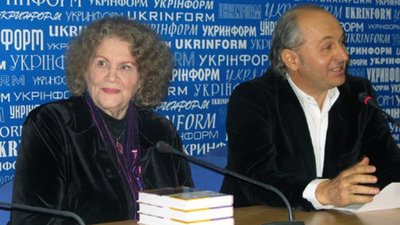 "Сьогодні неможливо розділити мистецтво і політику". Інтерв'ю з Малковичем до його шістдесятиріччя "Сьогодні неможливо розділити мистецтво і політику". Інтерв'ю з Малковичем до його шістдесятиріччя