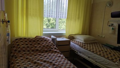 У лікарнях Львівщини почали згортати "ковідні" відділення