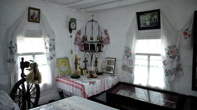 На Житомирщині відтворили українську хату початку 19 століття На Житомирщині відтворили українську хату початку 19 століття