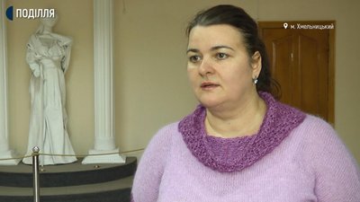 Затриманому обрали запобіжний захід у вигляді тримання під вартою, але він може вийти з СІЗО, якщо внесе понад 95 тисяч гривень застави, - речниця Хмельницького міськрайонного суду Наталя Совва. Затриманому обрали запобіжний захід у вигляді тримання під вартою, але він може вийти з СІЗО, якщо внесе понад 95 тисяч гривень застави, - речниця Хмельницького міськрайонного суду Наталя Совва.