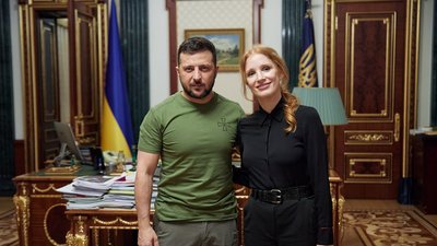 Про поїздку в Ірпінь, Зеленського й дитячу лікарню. Джессіка Честейн розповіла про відвідини України
